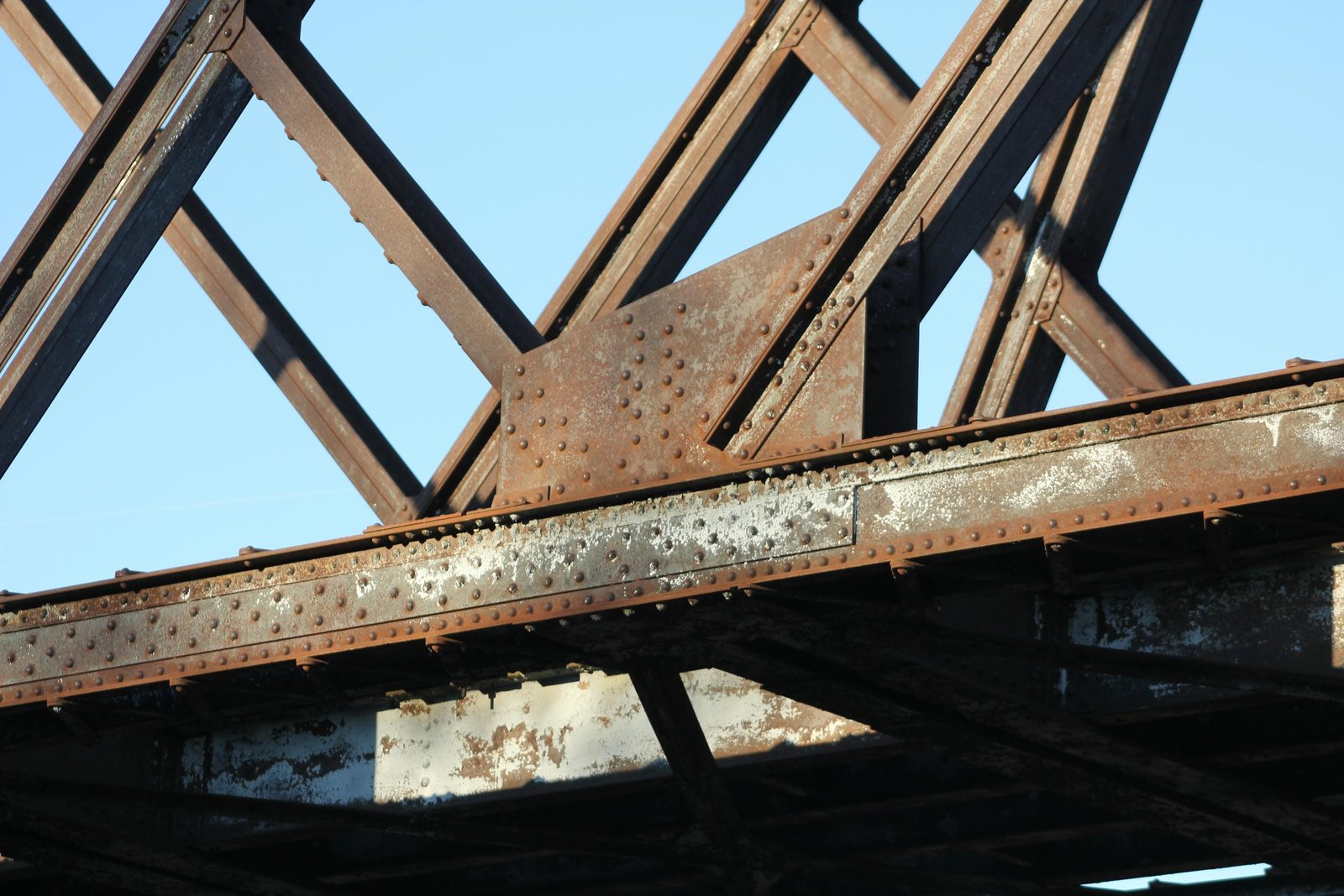 Lower connection